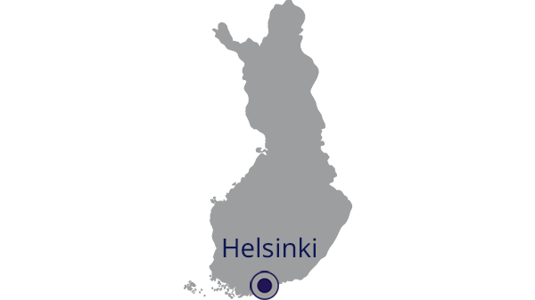 Landkaart van Finland in grijs met hoofdstad Helsinki aangegeven in donkerblauw - op transparante achtergrond - 600 x 529 pixels
